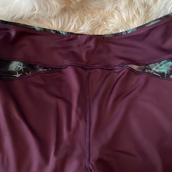 Burgundy Galaxy Print Active Capris - Picture 8 of 8